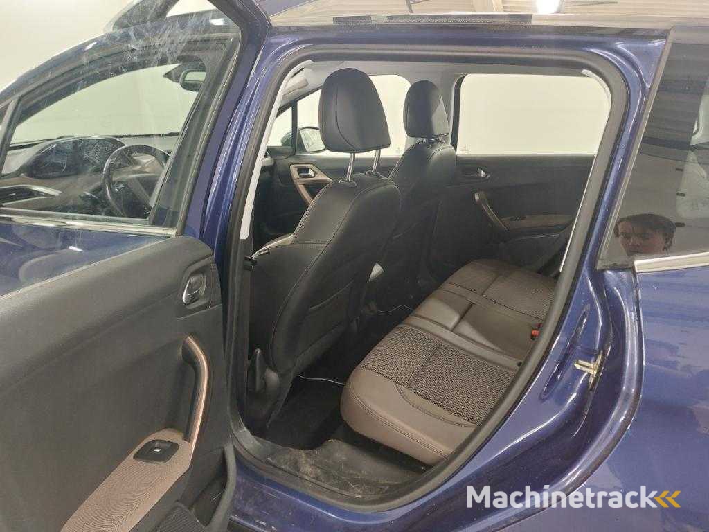 Peugeot 2008 1.2 VTi Allure, ; 7-KJV-39