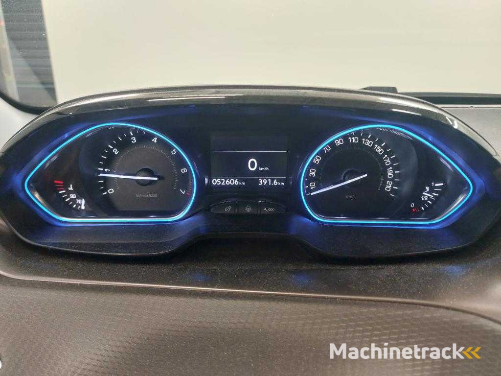 Peugeot 2008 1.2 VTi Allure, ; 7-KJV-39