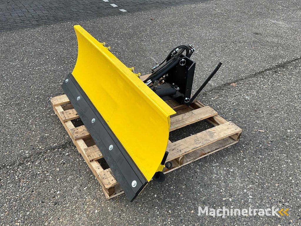 Snow plow hydraulically operated