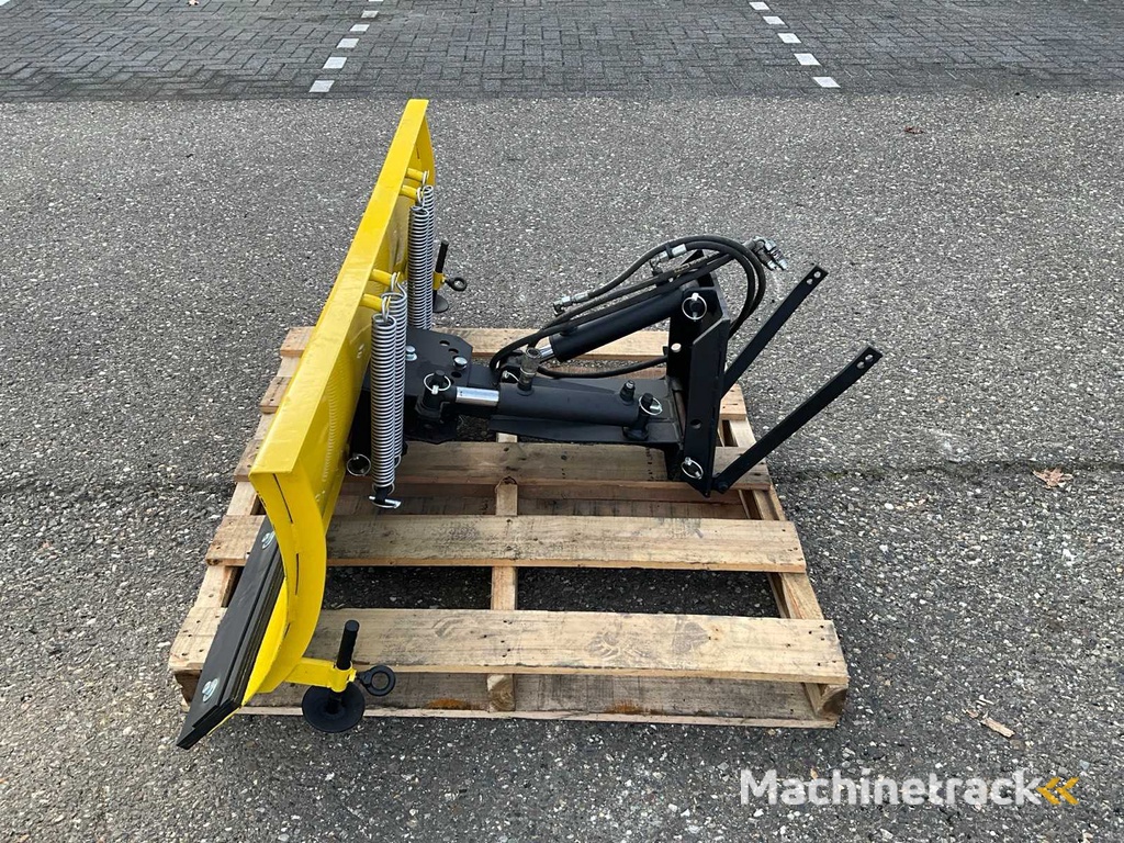 Snow plow hydraulically operated