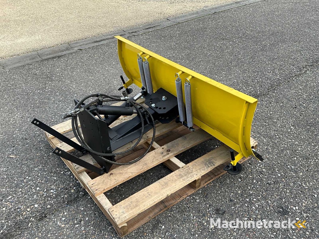 Snow plow hydraulically operated