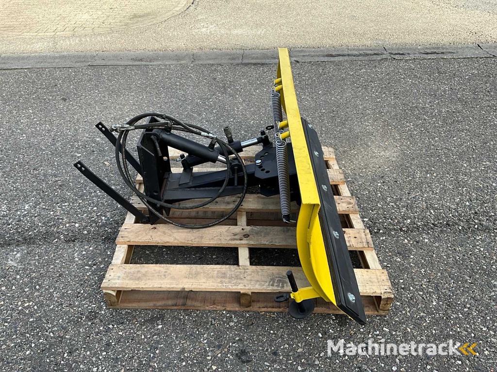 Snow plow hydraulically operated
