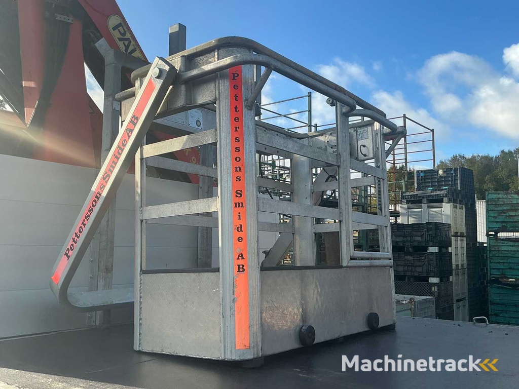 Mercedes-benz Unimog U2150L aus dem Baujahr 2002 mit Palfinger PK 9501 Kran und Hubarbeitsbühne