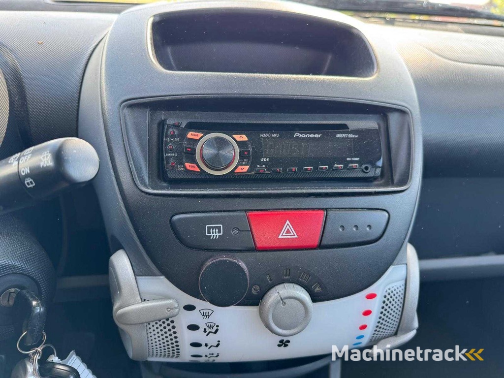 Peugeot 107 1.0-12V XR, 95-PLJ-4