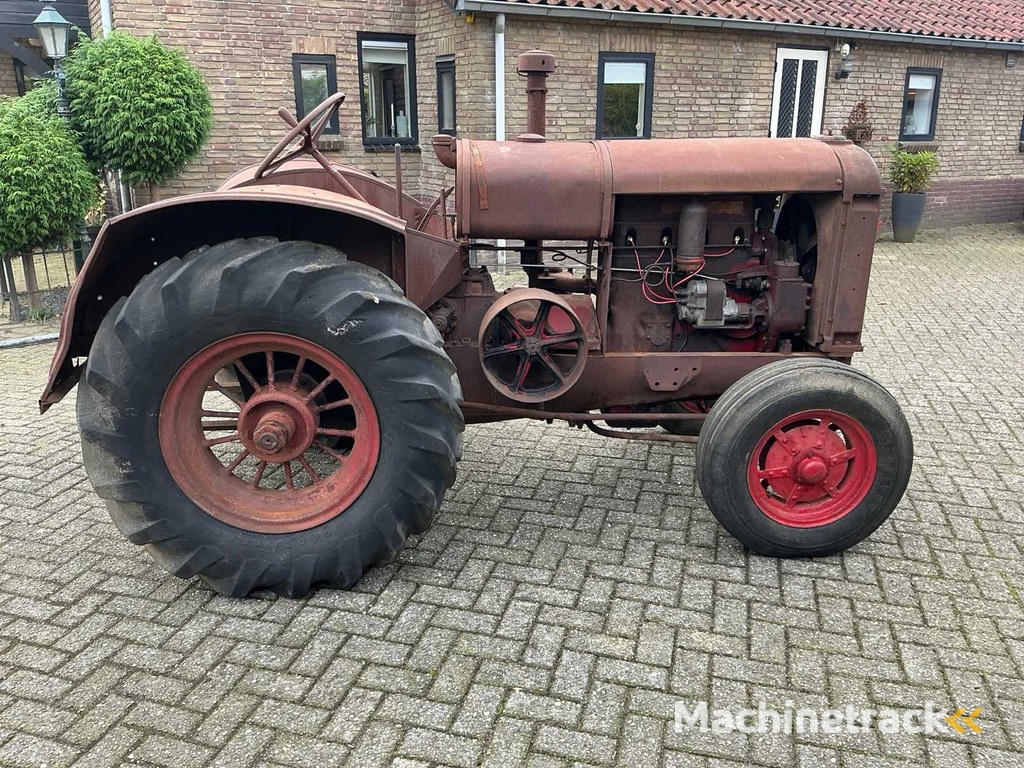 McCormick Deering W30 Oldtimer tractor