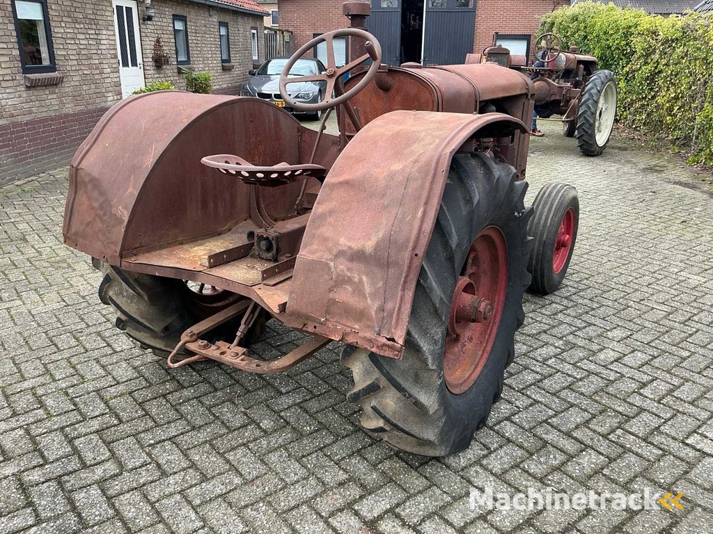 McCormick Deering W30 Oldtimer tractor