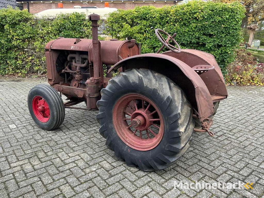 McCormick Deering W30 Oldtimer tractor