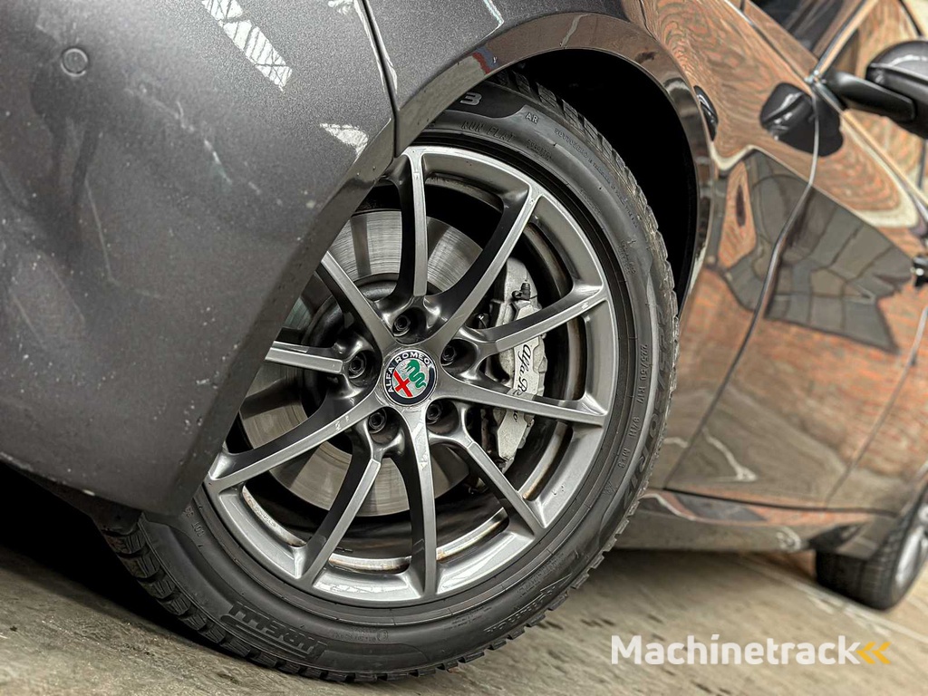 Alfa Romeo Giulia 2.0 T AWD Veloce Repetti B4 + ARMORED 280PS 2019, JDK-05-S