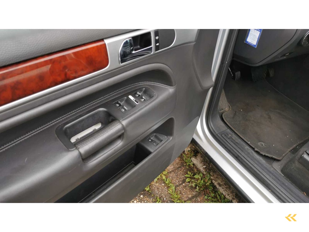 Volkswagen Touareg 3.2 V6 Automaat, 37-RZ-FL