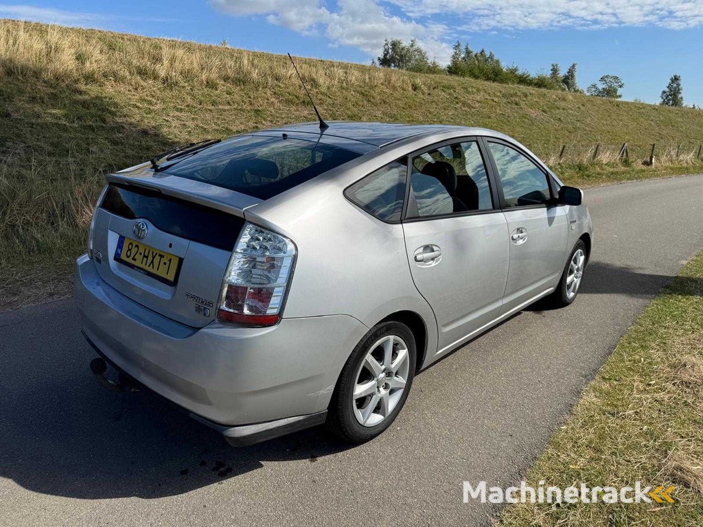 Toyota  Prius  1.5 VVT-i Tech Ed. 82-HXT-1