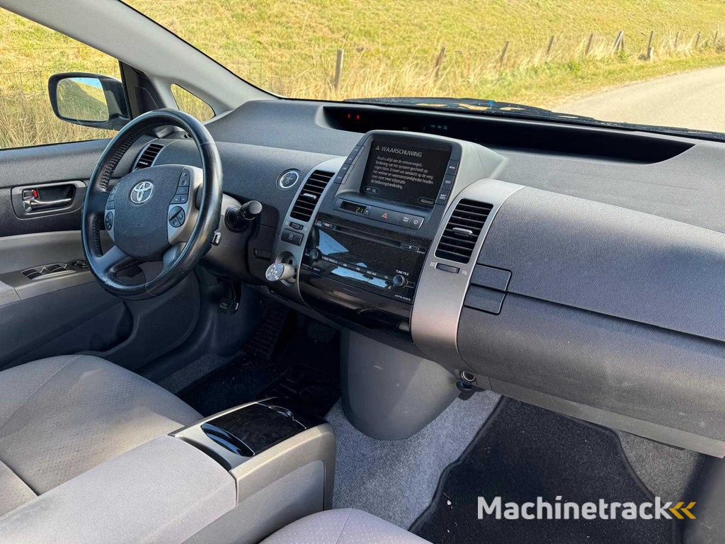 Toyota  Prius  1.5 VVT-i Tech Ed. 82-HXT-1