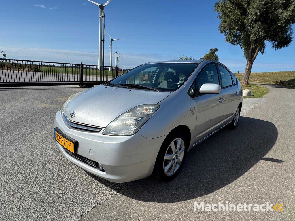Toyota  Prius  1.5 VVT-i Tech Ed. 82-HXT-1