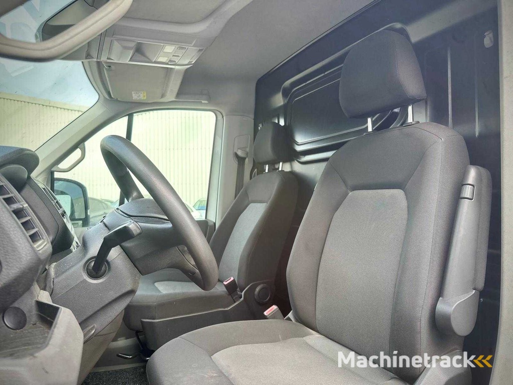 Volkswagen Crafter 30 2.0 TDI L3H2 Highline, V-102-VF