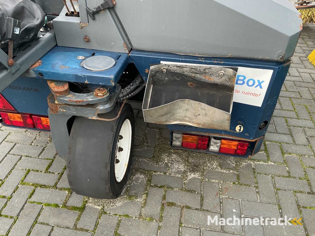 2005 MOFFETT CAGE M1 15.1 Reach truck