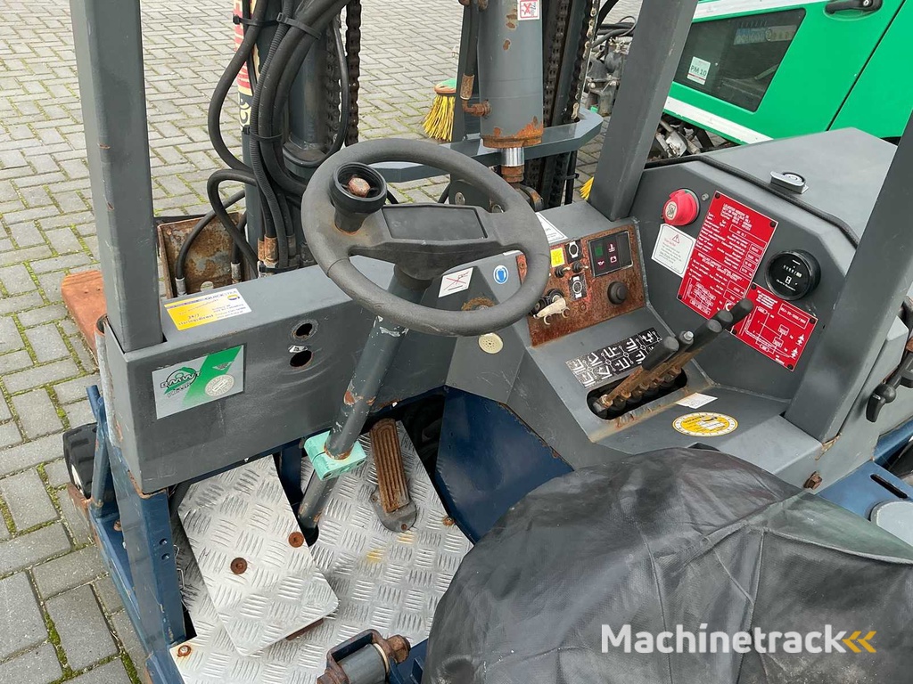 2005 MOFFETT CAGE M1 15.1 Reach truck