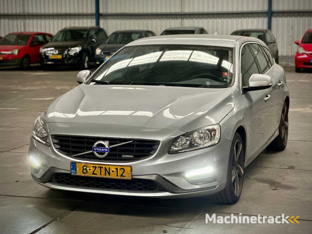 Volvo V60 1.6 T3 R Design Automaat; 8-ZTN-12
