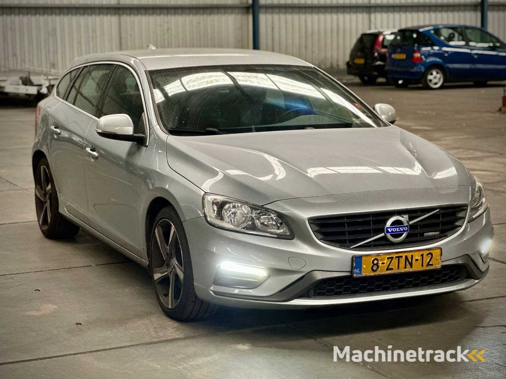 Volvo V60 1.6 T3 R Design Automaat; 8-ZTN-12