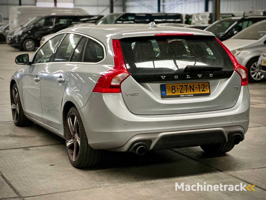 Volvo V60 1.6 T3 R Design Automaat; 8-ZTN-12