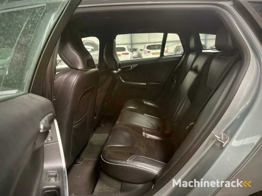 Volvo V60 1.6 T3 R Design Automaat; 8-ZTN-12