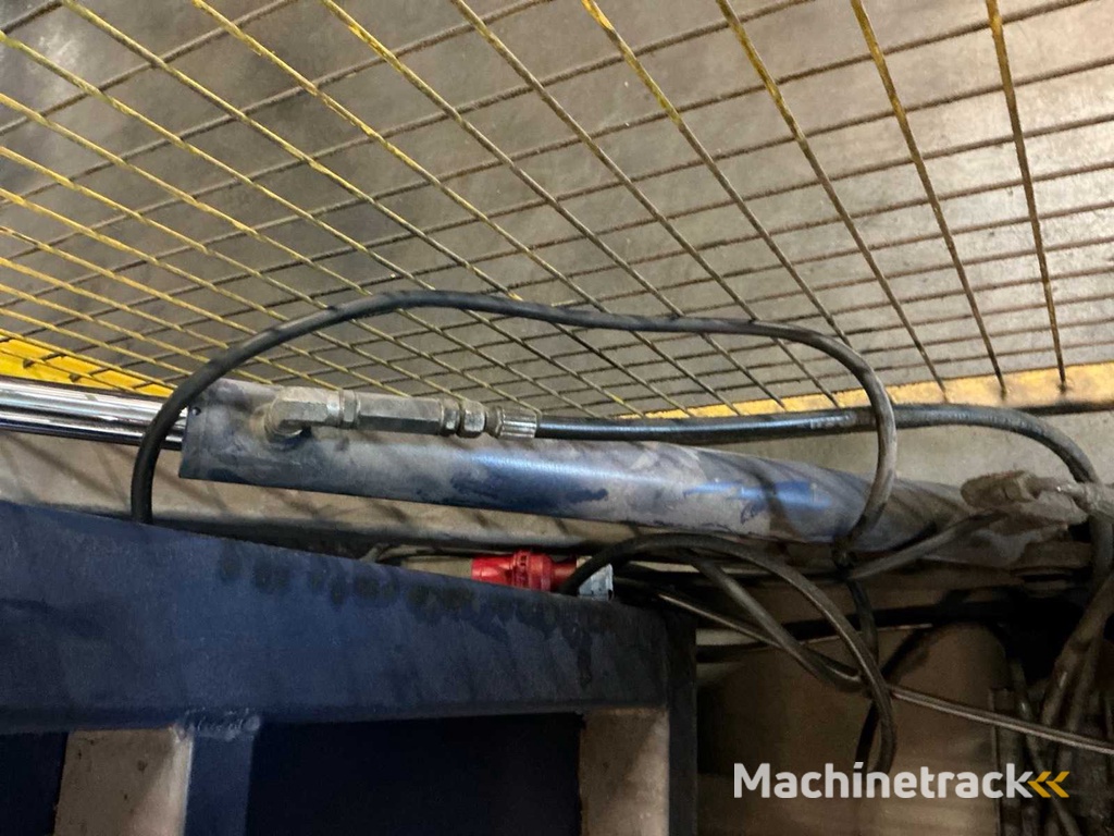 2008 Bouwmeester Metaal Kistenkantelaar