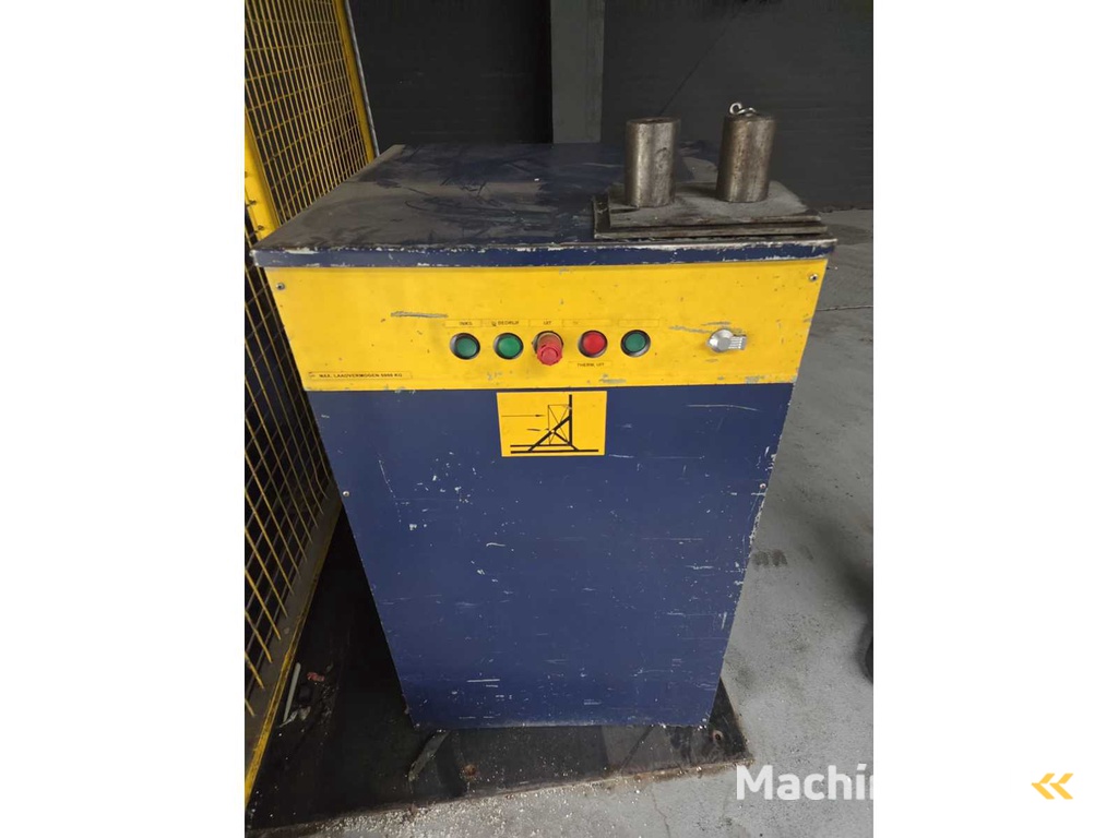 2008 Bouwmeester Metaal Kistenkantelaar