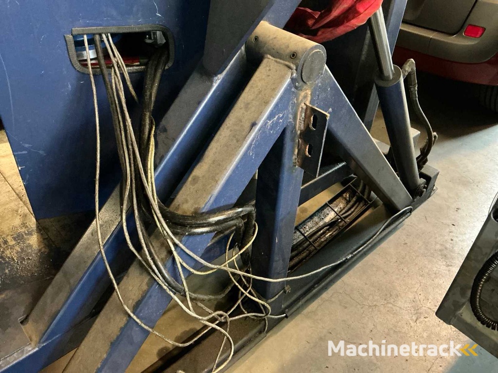 2008 Bouwmeester Metaal Kistenkantelaar