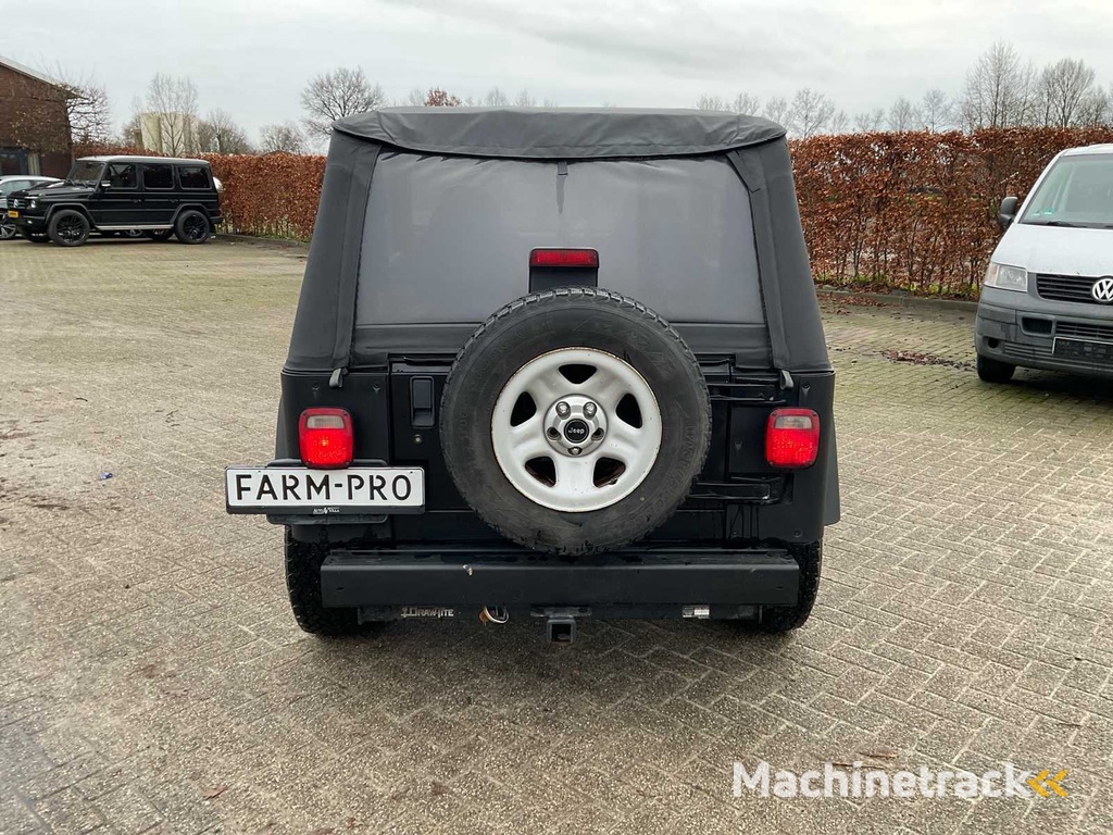 2001 Wrangler Jeep “4WD” cabrio