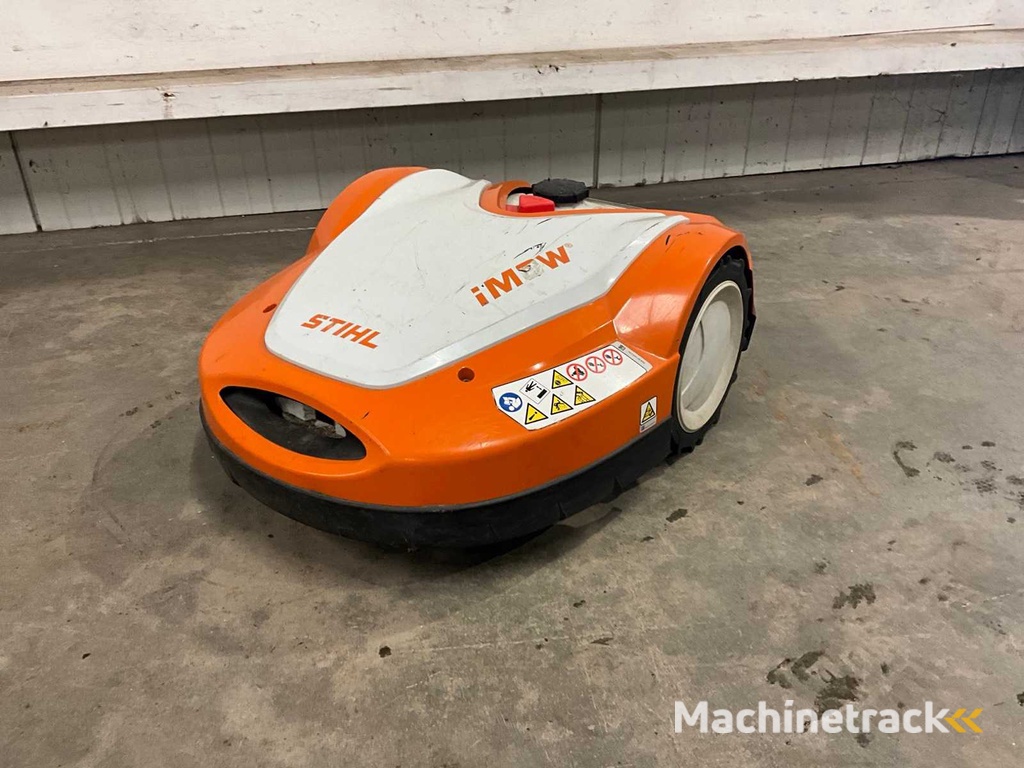 2021 Stihl RMI 632 P imow Robotmaaier met laadstation