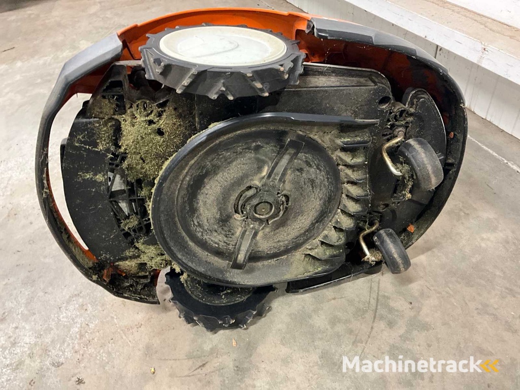 2021 Stihl RMI 632 P imow Robotmaaier met laadstation