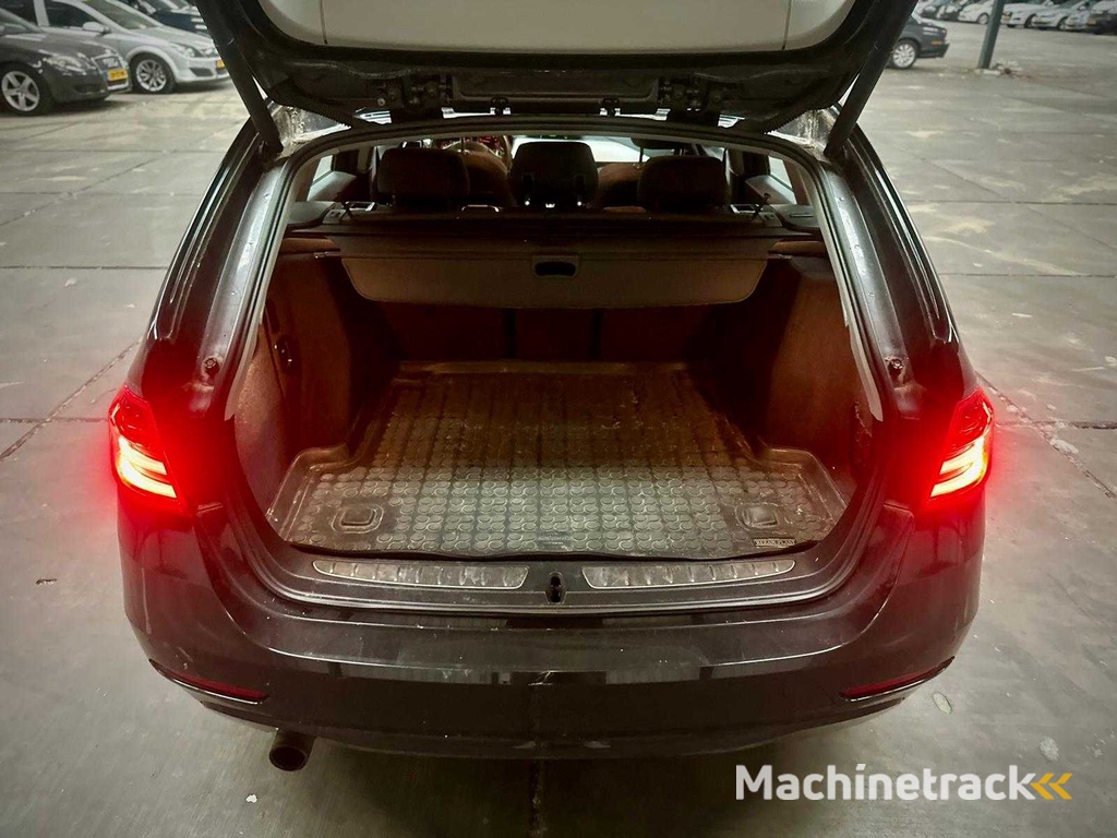 BMW 316i Touring xExecutive; 2-TJT-55