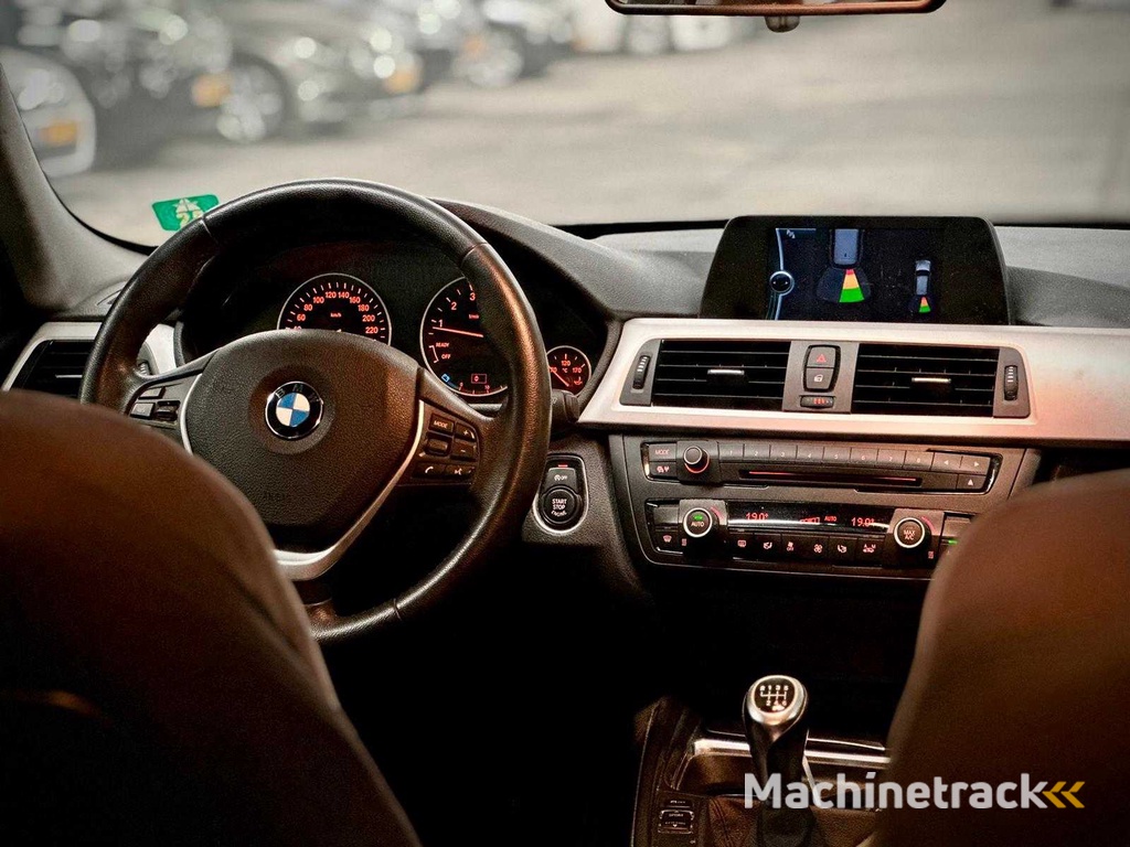 BMW 316i Touring xExecutive; 2-TJT-55