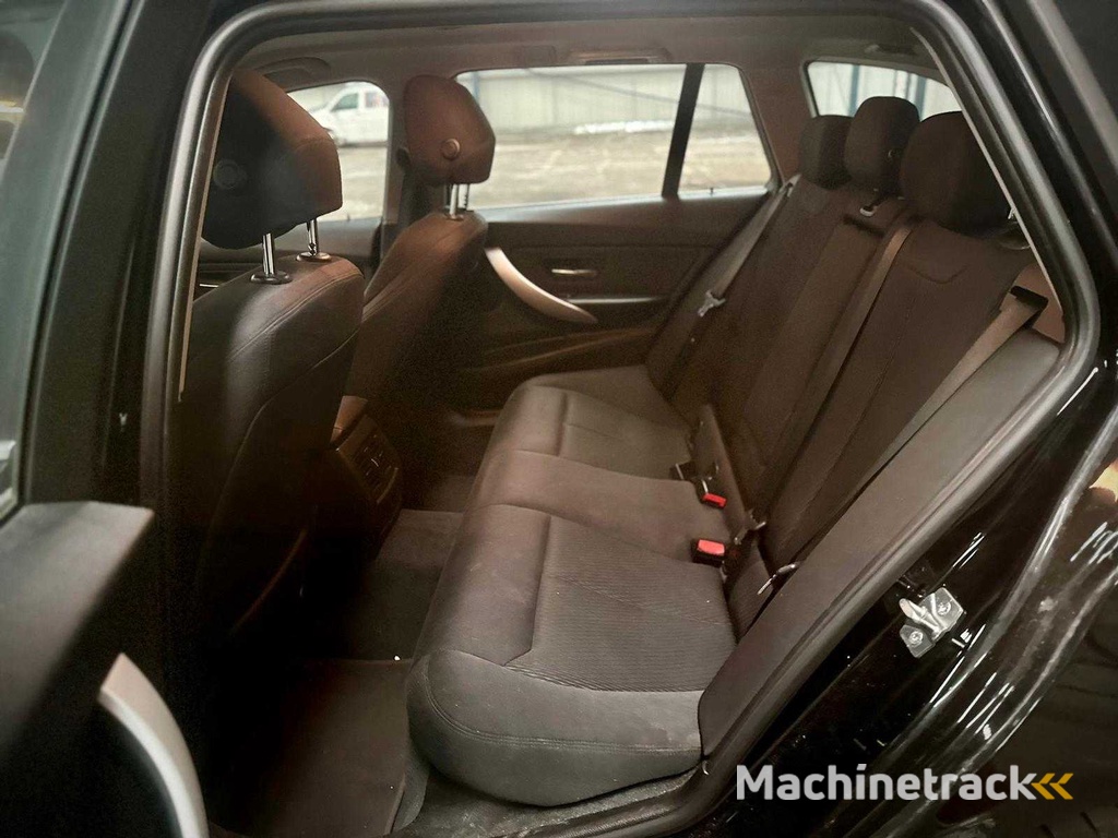 BMW 316i Touring xExecutive; 2-TJT-55