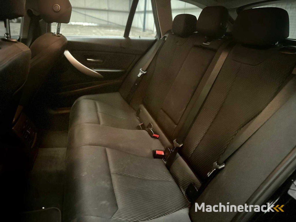 BMW 316i Touring xExecutive; 2-TJT-55