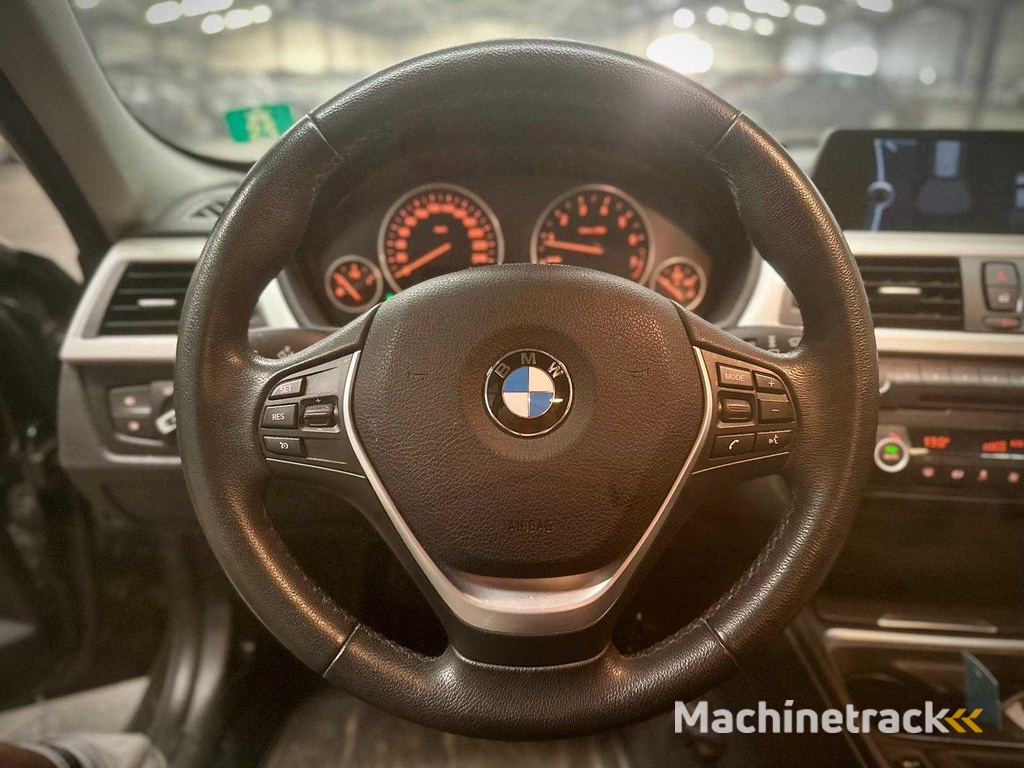 BMW 316i Touring xExecutive; 2-TJT-55