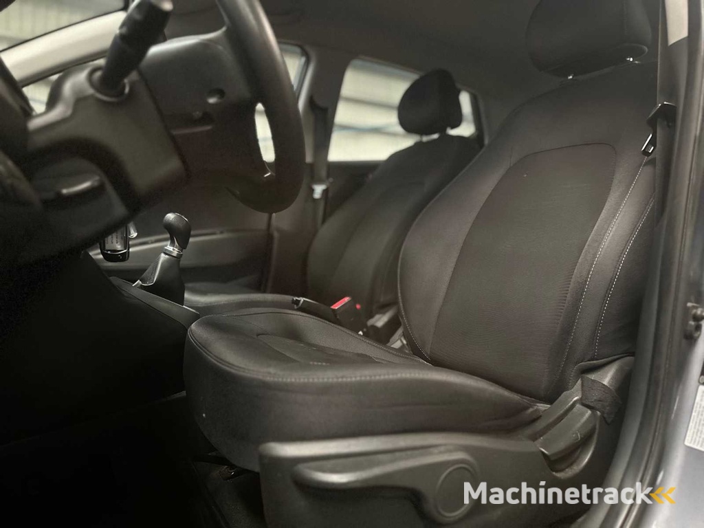 Hyundai i10 1.0i Comfort; RX-751-V