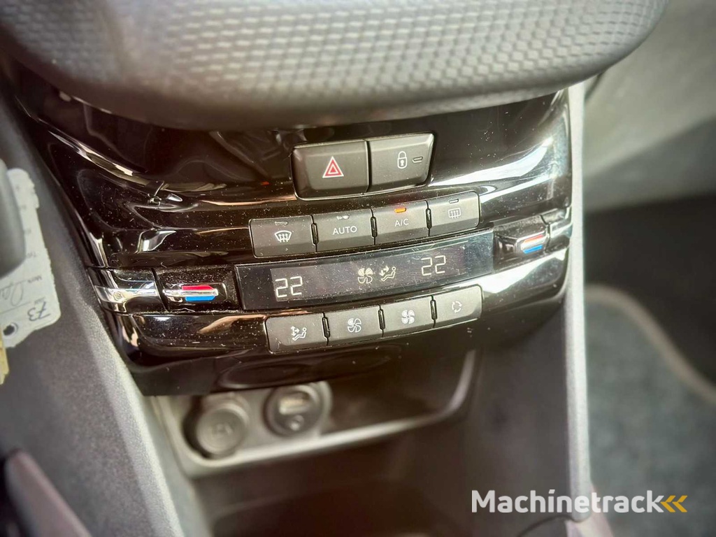 Peugeot 2008 1.2 PureTech Style  , SB-737-V