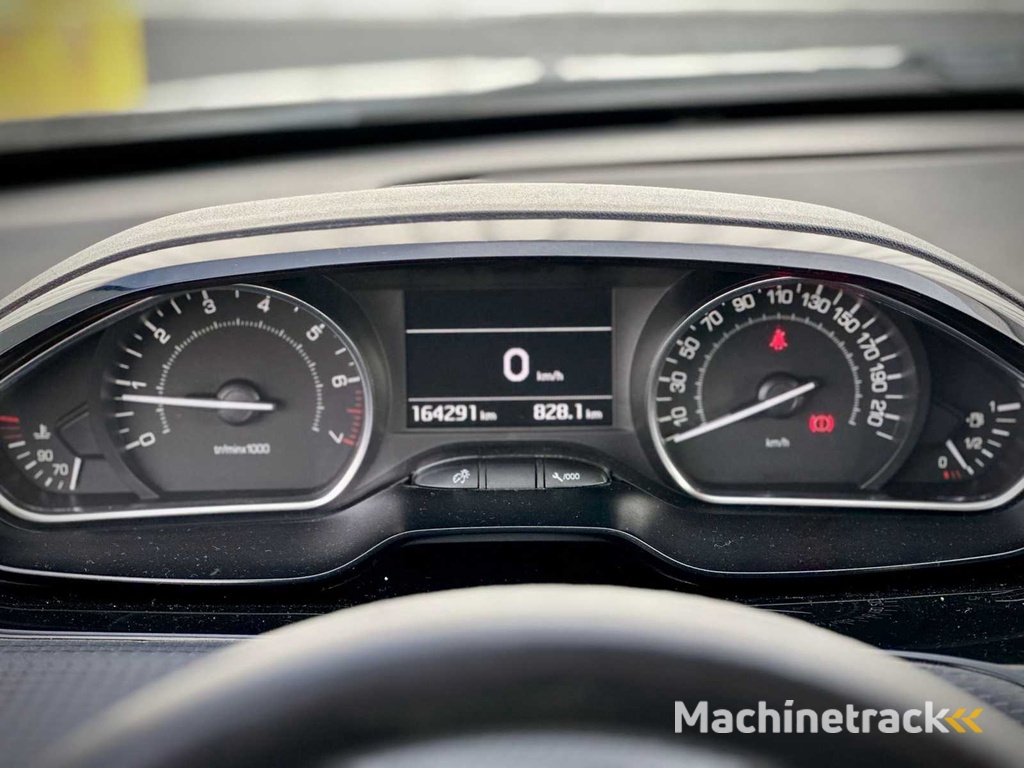 Peugeot 2008 1.2 PureTech Style  , SB-737-V