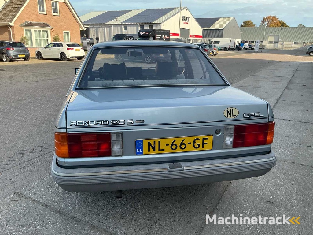 Opel Rekord 2.0 S Berlina Classic car