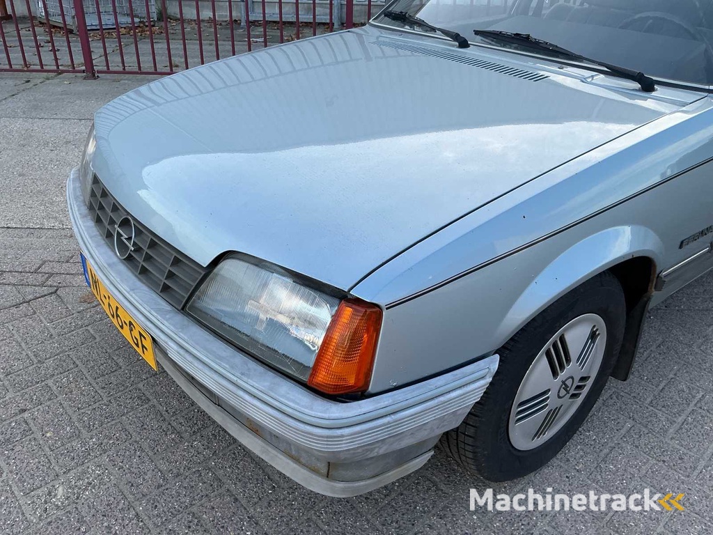 Opel Rekord 2.0 S Berlina Classic car