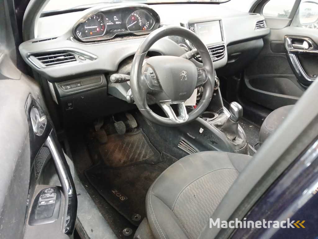 Peugeot 208 1.2 PureT. Signature, ; XV-849-T