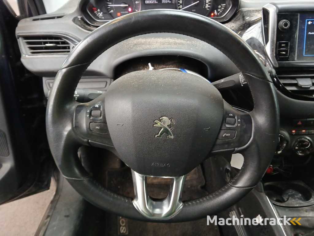 Peugeot 208 1.2 PureT. Signature, ; XV-849-T