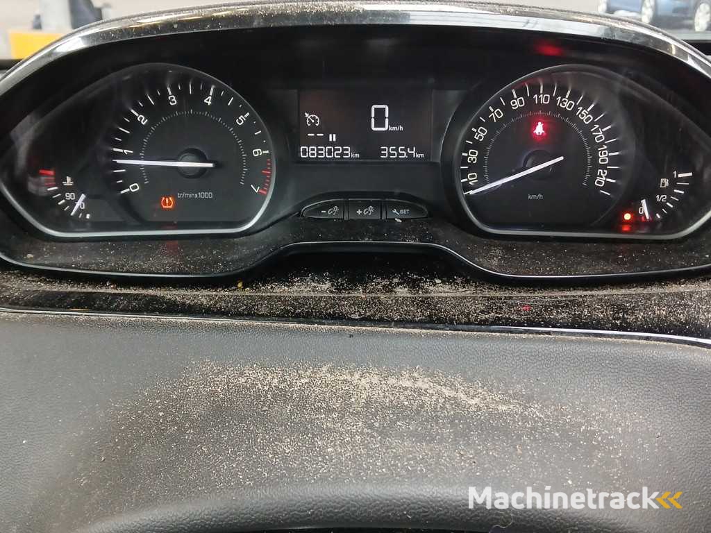 Peugeot 208 1.2 PureT. Signature, ; XV-849-T
