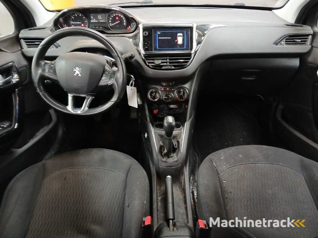 Peugeot 208 1.2 PureT. Signature, ; XV-849-T