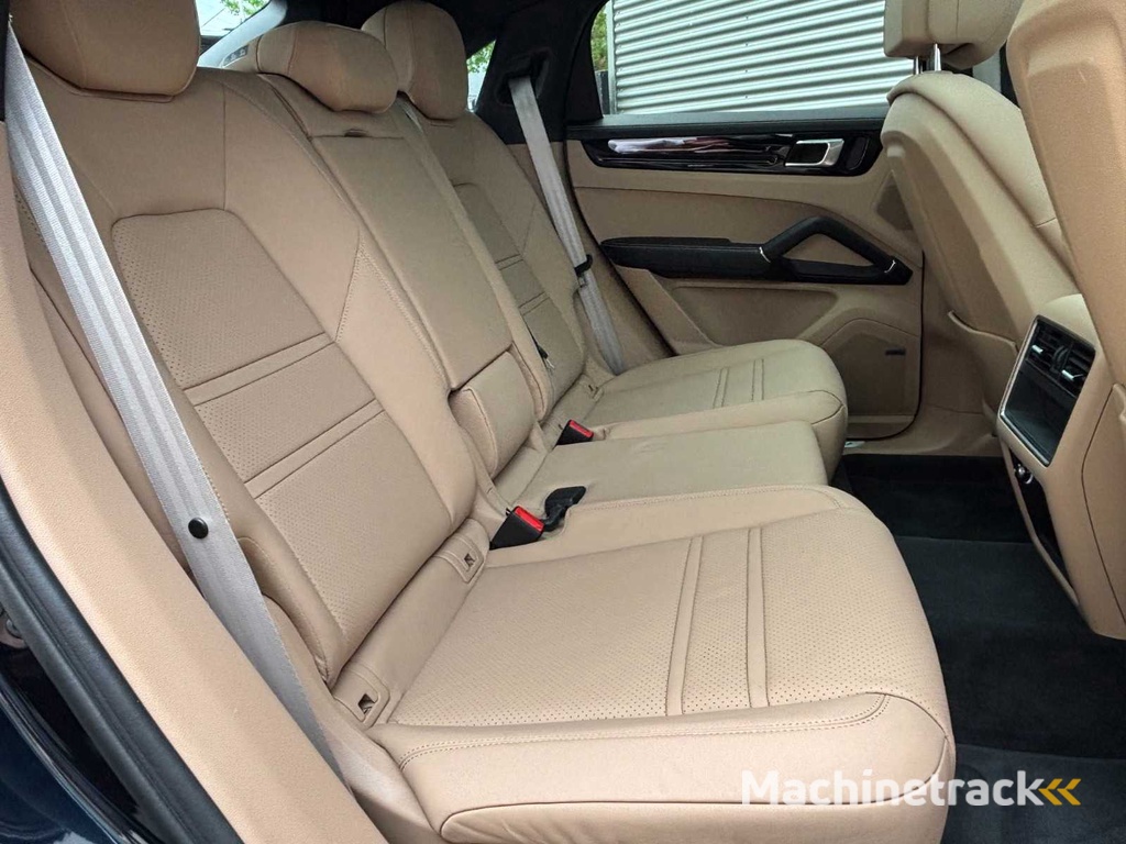 Porsche Cayenne 3.0 E Hybrid Platinum Edition Automaat; HPB-32-R