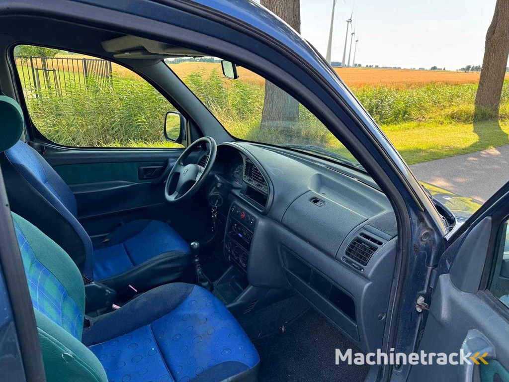 Peugeot Partner 1.8 Combispace PKW 88-DX-XV