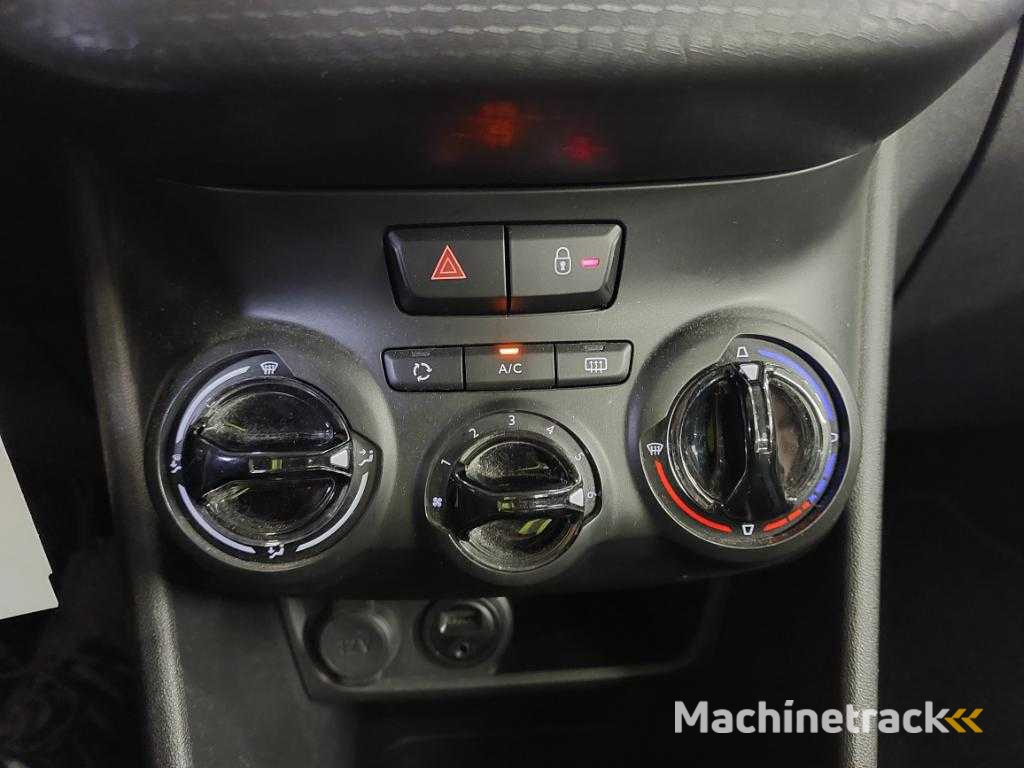 Peugeot 2008 1.2 PureT. Blue Lion , ; PJ-381-D