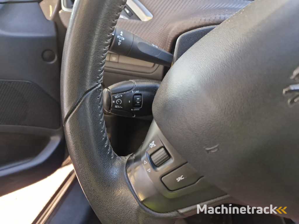 Peugeot 2008 1.2 PureTech Active,K-766-NH