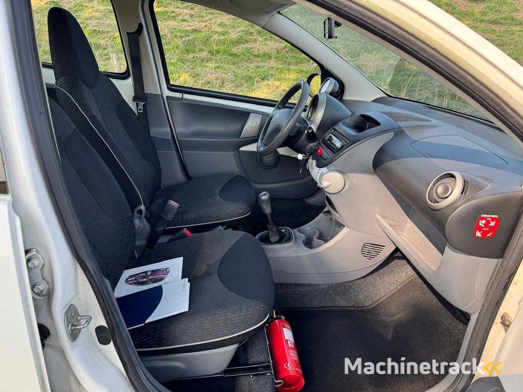 Peugeot  107  1.0-12V XS 5-Deurs S-067-GH