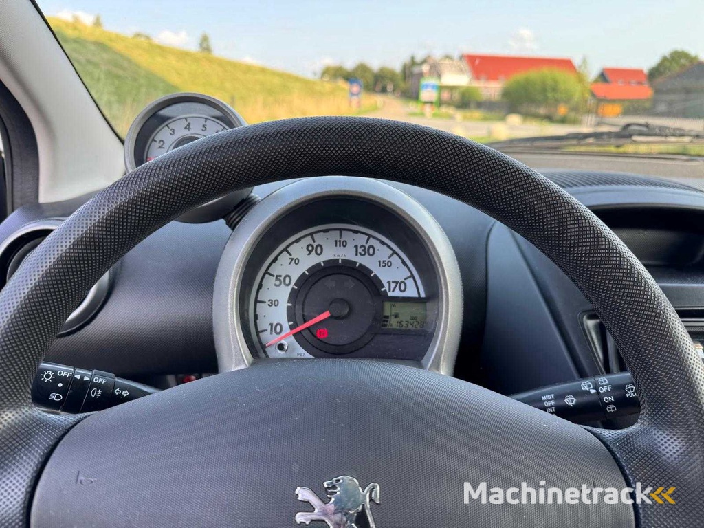 Peugeot  107  1.0-12V XS 5-Deurs S-067-GH