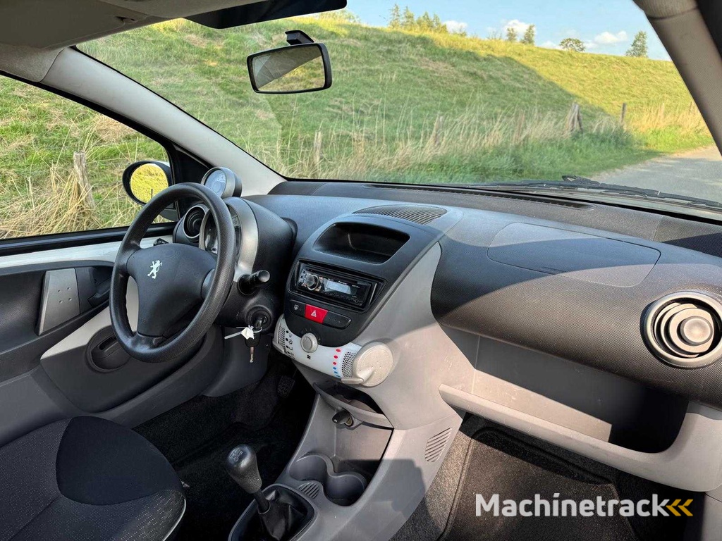 Peugeot  107  1.0-12V XS 5-Deurs S-067-GH